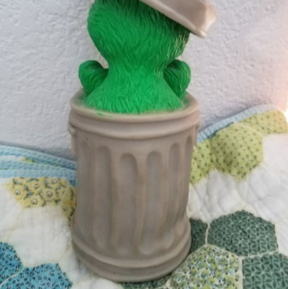 Oscar the Grouch Sesame Street bank VINTAGE= CLOSET CLOSING - Picture 4 of 9